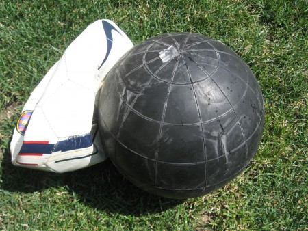 strojom šitá lopta ktorá má dušu z hrubej gumy